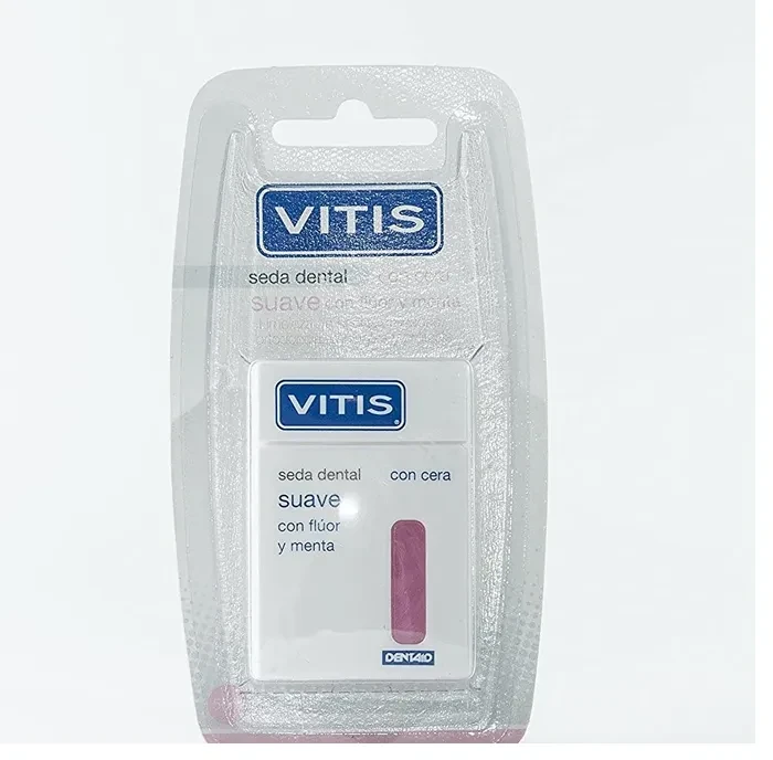 "Vitis" vaškuotas dantų siūlas su fuoridu ir mėtomis 50 mt