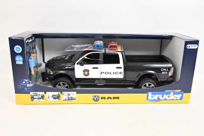 Policijos automobilis su figūrėle Bruder RAM 2500, 02505