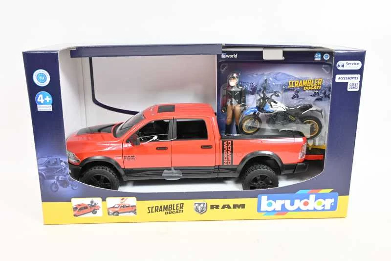 Džipas „Bruder Dodge RAM“ su motociklu ir vairuotoju, 3 m.+