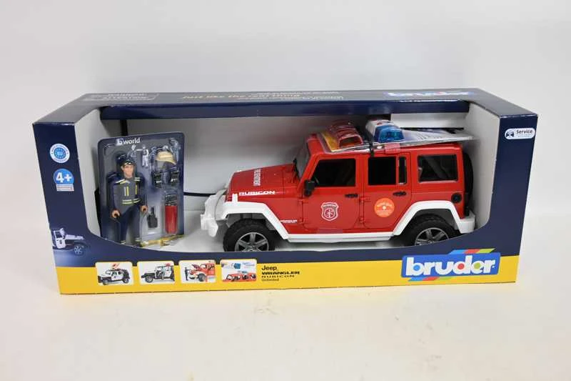 BRUDER 1:16 Jeep Wrangler gaisrinės automobilis su ugniagesiu, 02528