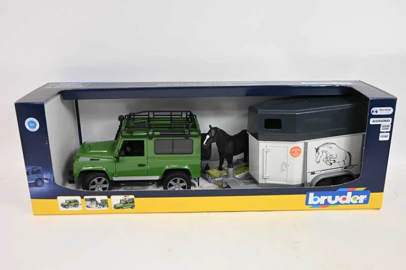 BRUDER džipas Land Rover su arklių priekaba 02592