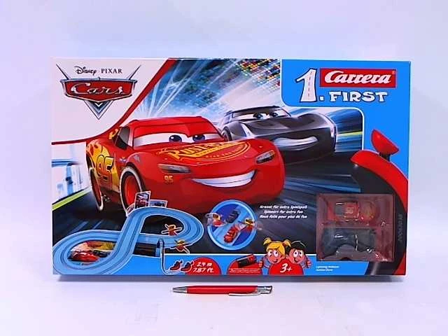 Carrera Pixar automobiliai - galios dvikovos lenktynės