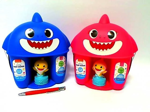 Clementoni Baby Shark smėlio plytelės su figūrėle