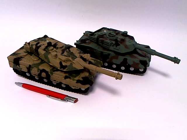 Hipo Hippo Tank 18cm šviesos garsas. p8 (HAT07)