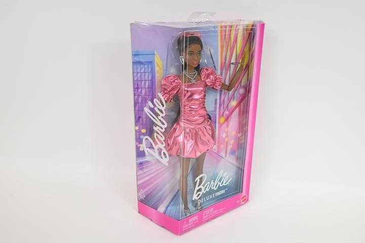 Mattel BARBIE DELUXE FASHIONISTAS tamsiaplaukė lėlė (JFP41)