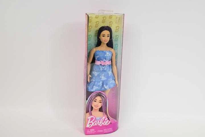 Barbie Barbė - Fashionista lėlė, džinsinė drugelio suknelė (HyT89)
