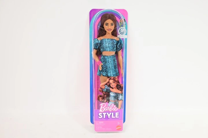 Mattel BARBIE FASHIONISTAS lėlė madistė žaliu kostiumėliu (JJN63)