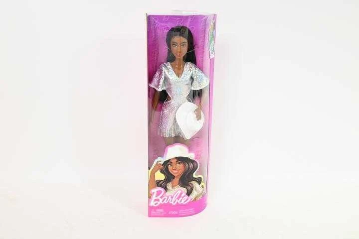 Mattel BARBIE madistė sidabro spalvos suknele (HYT95)