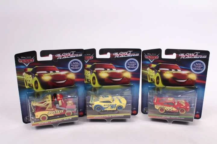 Mattel CARS šviečiantis tamsoje automodeliukas (HPG76)