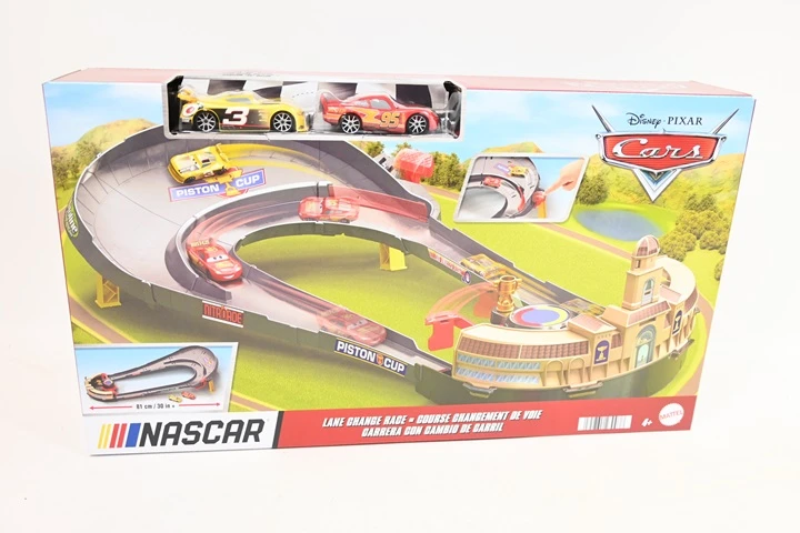 Cars Automobiliai – NASCAR eismo juostos keitimo rinkinys (HXJ33)