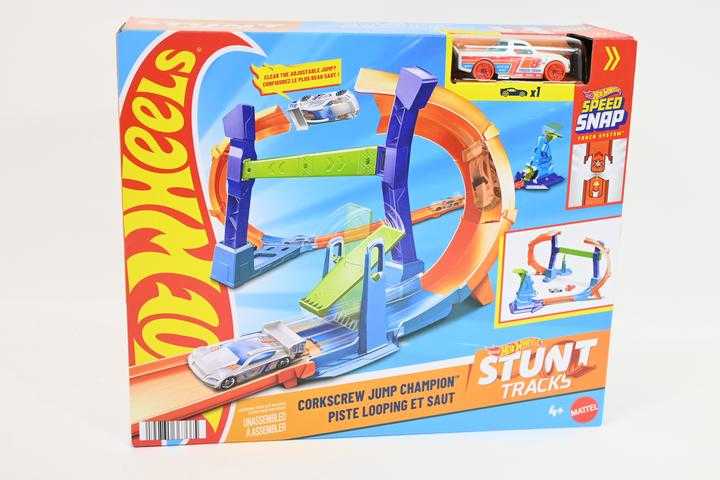Mattel Žaislinis automobilis su kilpa ir šuoliu