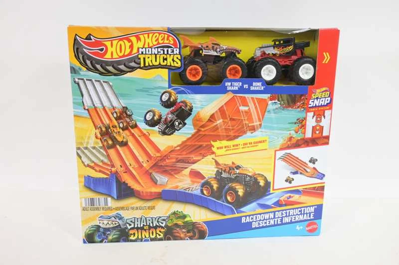 „Hot Wheels“ monstrų sunkvežimio dviejų automobilių griovimo lenktynės