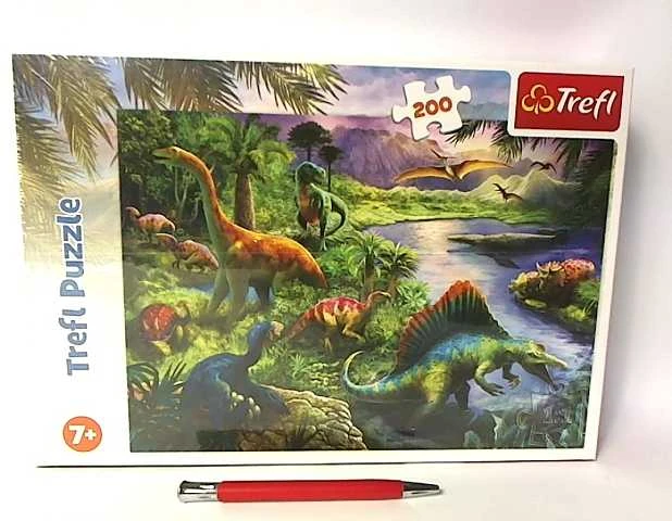 Trefl Dėlionė 200 vnt. - Plėšrūs dinozaurai