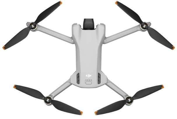 Dronas DJI Mini 3 Fly More Combo su DJI RC valdymo pultu ir papildomais aksesuarais