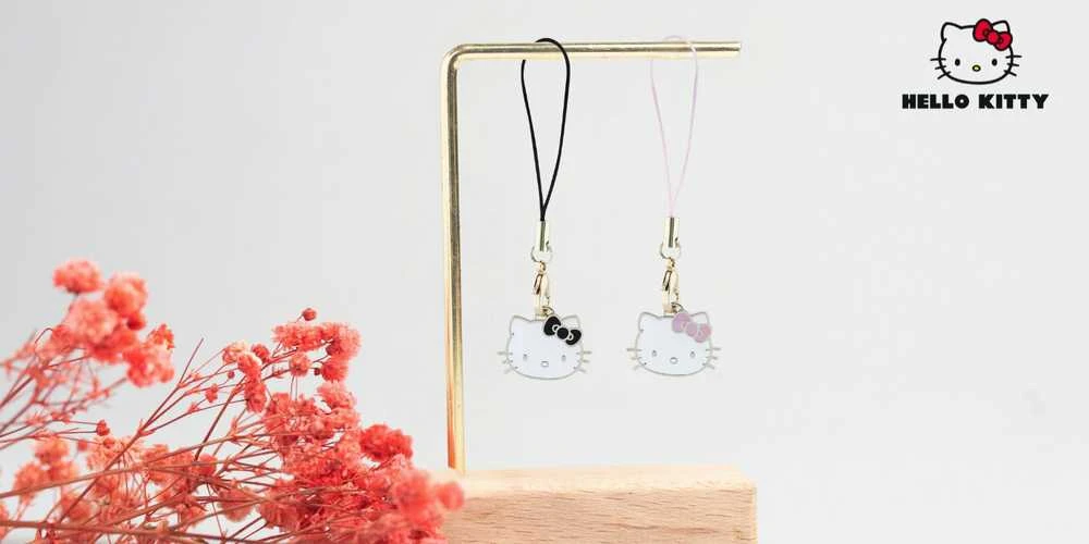 Hello Kitty HKCPMKHK virvelė telefonui juodos spalvos Charm Kitty Head