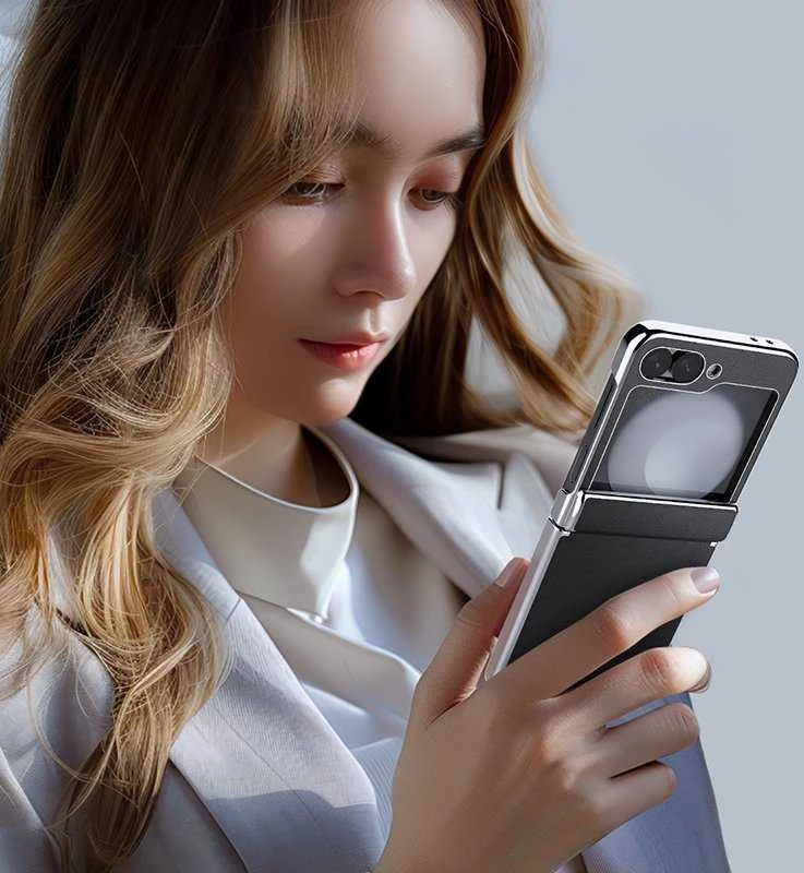 Nillkin CamShield Flip dėklas skirtas Samsung Galaxy Z Flip 6/7 FE baltos spalvos