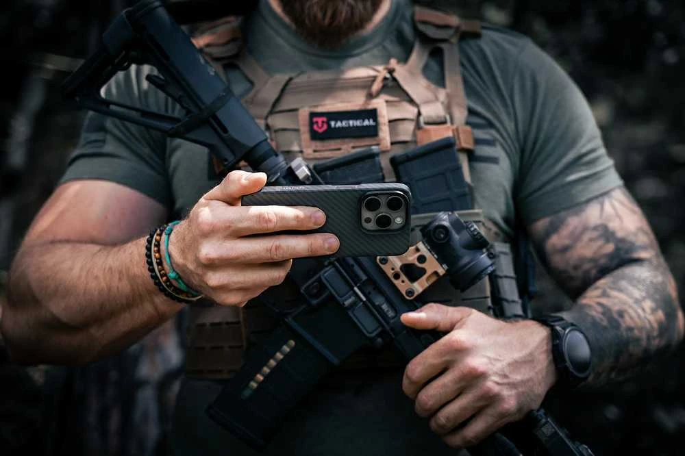 Tactical MagForce Aramid Bloody Mary Limited Edition skirtas Apple iPhone 16 Pro Max dėklas telefonui