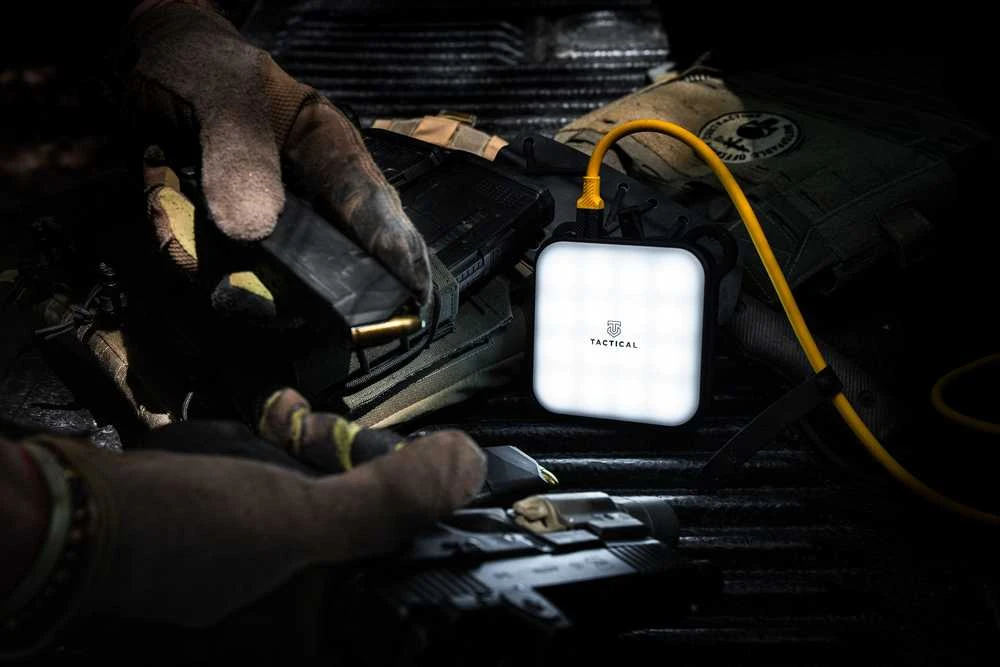 Tactical BadAss power bank su žibintuvėliu 10050mAh