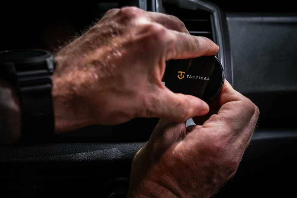 Tactical MagForce Slapper Automobilinis telefono laikiklis su belaidžiu įkrovimu juodos spalvos