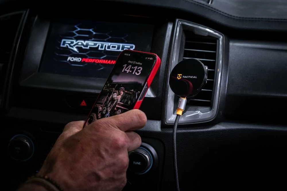 Tactical MagForce Slapper Automobilinis telefono laikiklis su belaidžiu įkrovimu juodos spalvos