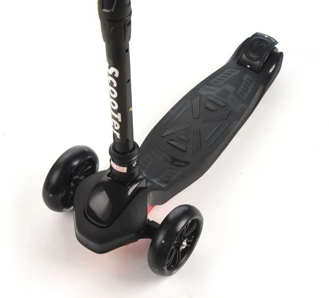 Triratis paspirtukas Scooter juodas