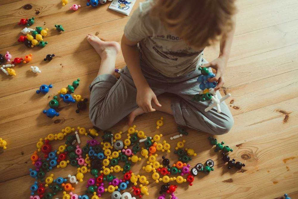 Loowi Spalvoti konstrukciniai kamuoliukai 40 dalių rinkinys vaikams nuo 4 metų, su instrukcija, skaidrus dėklas