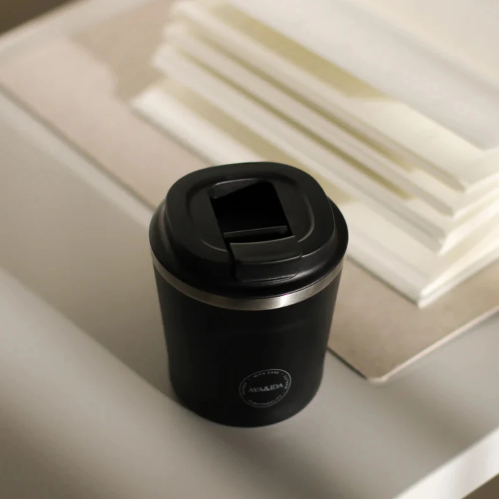AYA&IDA Nerūdijančio plieno kelioninis puodelis 'Matte Juodas' - 240 ml