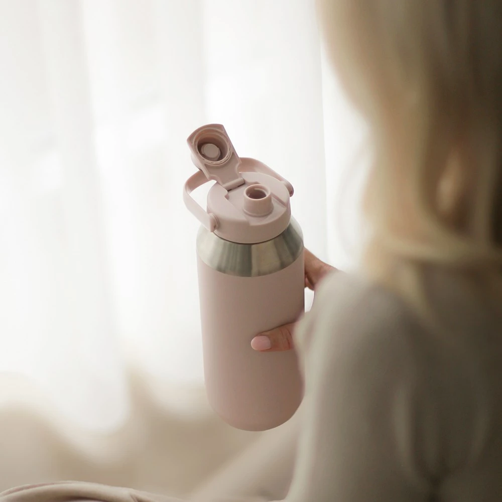 AYA&IDA Nerūdijančio plieno sportinė gertuvė 'Soft Rose' - 950 ml