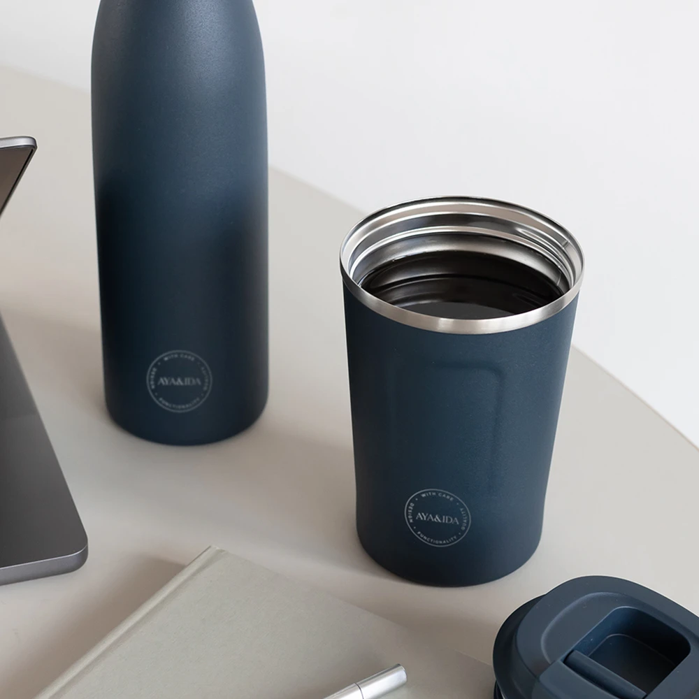 AYA&IDA Nerūdijančio plieno kelioninis puodelis 'Navy Mėlyna' - 380 ml