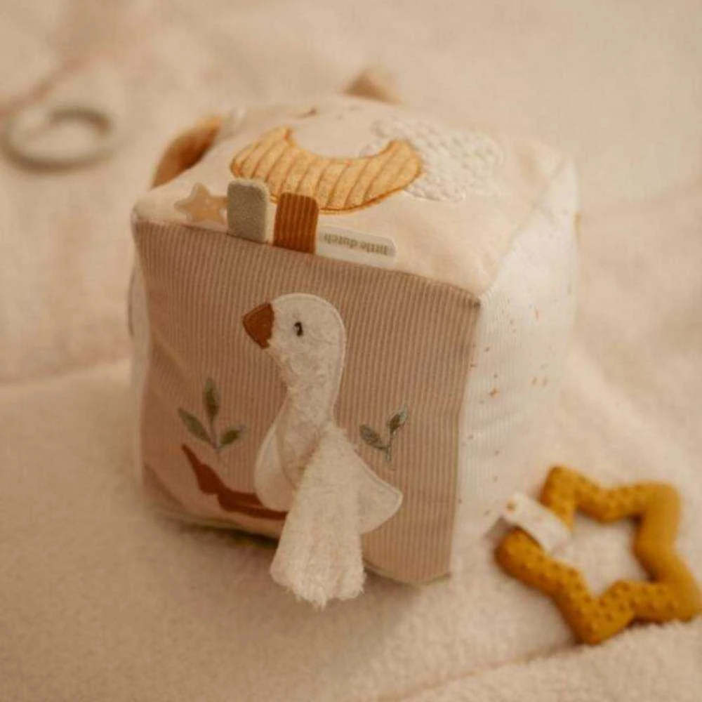 Little Dutch Minkštas lavinamasis kubas ‘Newborn Naturals’
