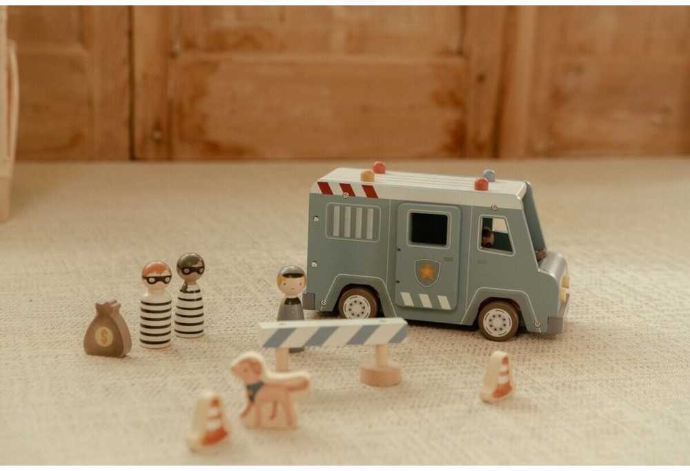 Medinis policijos furgonas su priedais Little Dutch