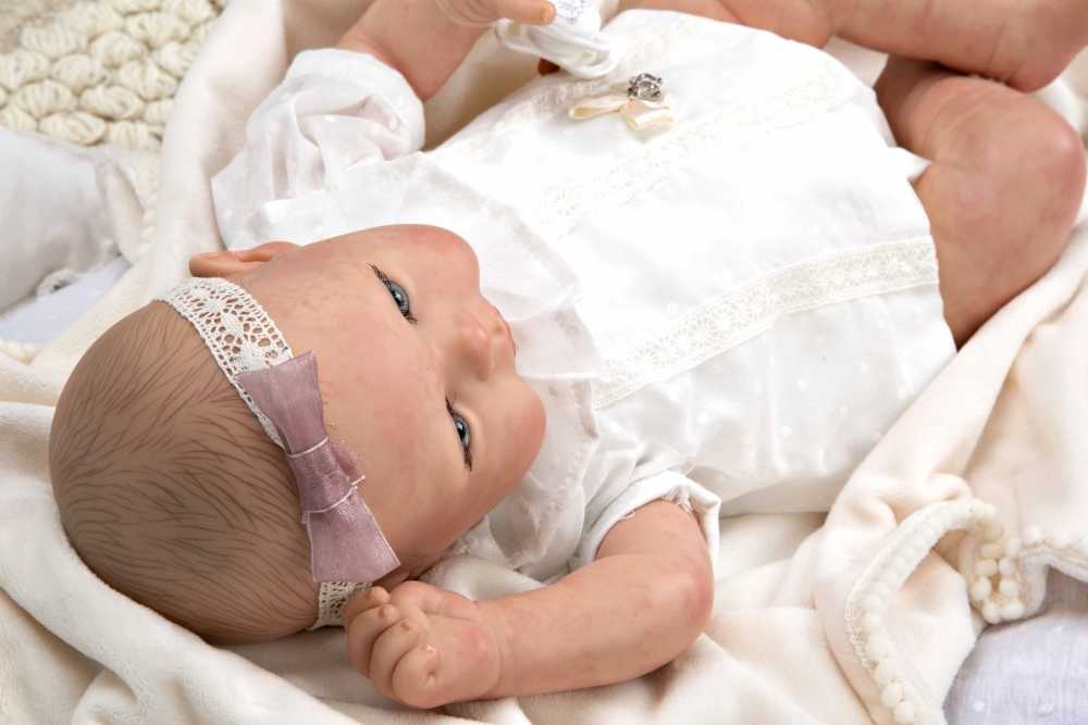 Reborn lėlytė baltais rūbeliais, mergaitė, 45 cm