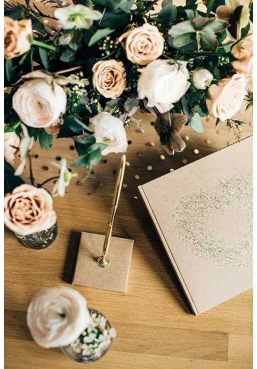 PartyDeco Albumas knyga svečių palinkėjimams Širdelė 20,5x20,5 cm, 22 psl ruda