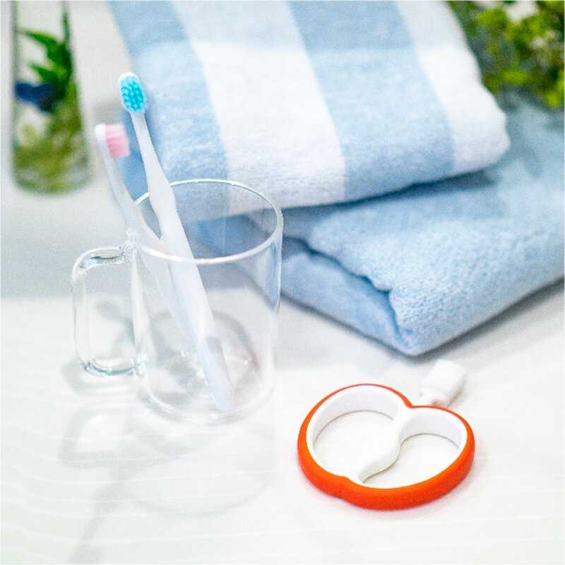 Pirmasis dantų šepetėlis EDISONmama „Obuolys“, nuo 6 mėn.
