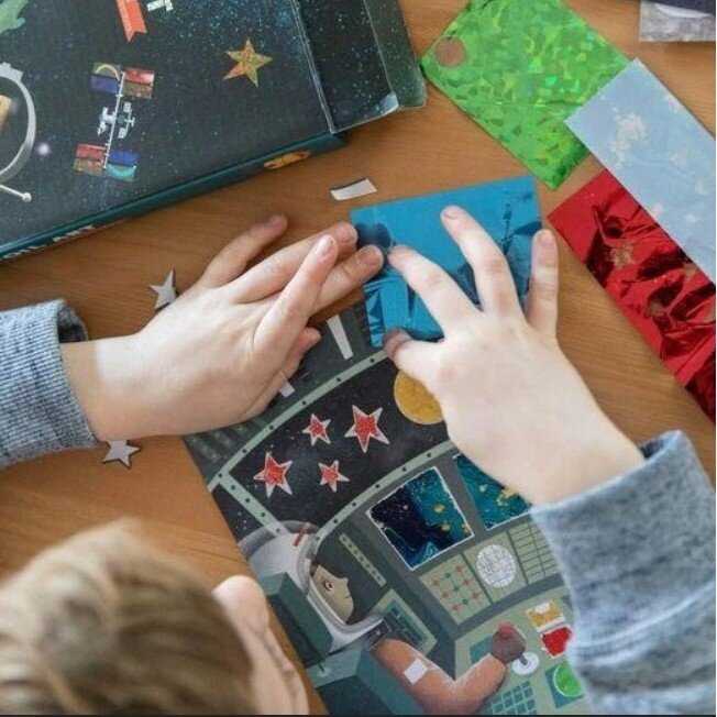 Rankdarbis su folija Kosmosas