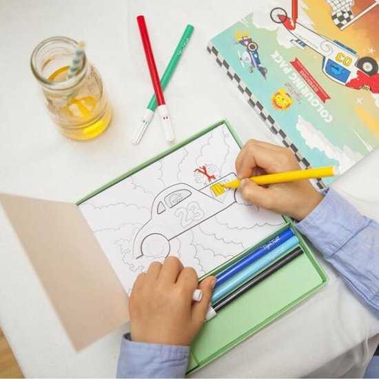 Spalvinimo rinkinys su flomasteriais "Superautomobiliai"
