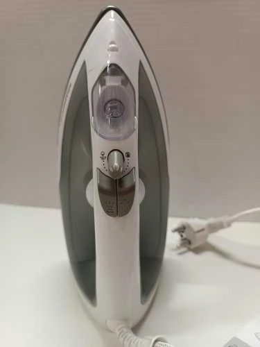 Ecost prekė po grąžinimo, Amazon Basics garų lygintuvas su teflono padu, 1200 W (Atnaujinta)