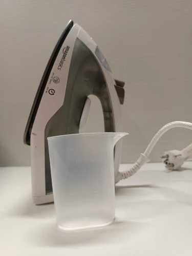 Ecost prekė po grąžinimo, Amazon Basics garų lygintuvas su teflono padu, 1200 W (Atnaujinta)