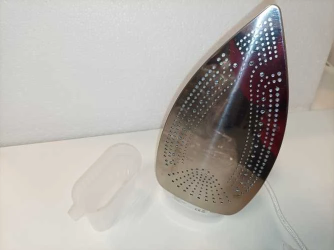 Ecost prekė po grąžinimo, Amazon Basics garų lygintuvas su nerūdijančio plieno padu, 2400 W (Atnaujinta)