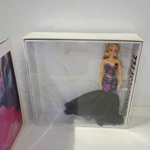 Ecost prekė po grąžinimo Barbiestyle mados studija ir lėlių rinkinys su kosmetine, mada ir aksesuara (Atnaujinta)
