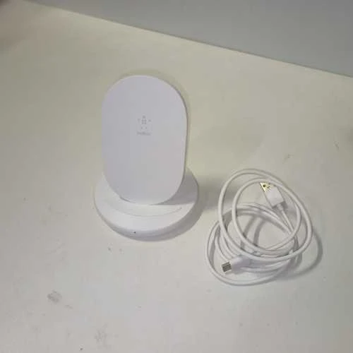Ecost prekė po grąžinimo Belkin BoostCharge belaidis įkroviklis 15 W (Atnaujinta)