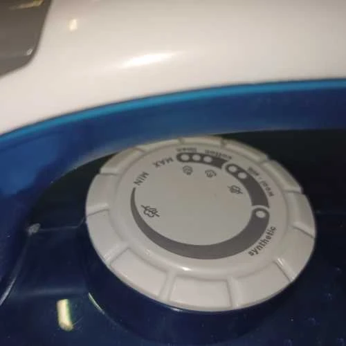 Ecost prekė po grąžinimo Juodas & Decker Blau BXIR2200E Garų lygintuvas 2200 Plastic 370 ml (Atnaujinta)