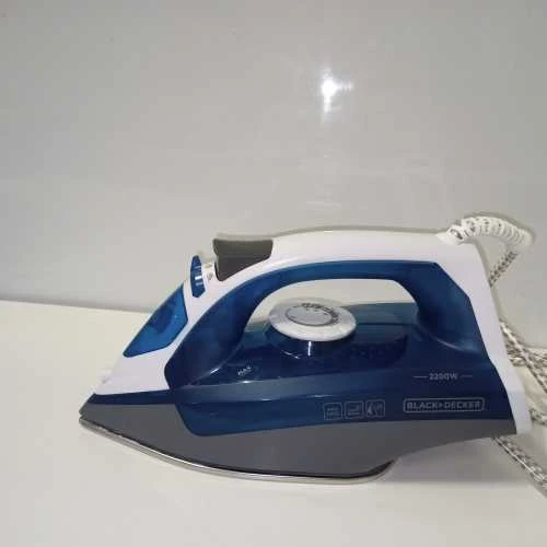 Ecost prekė po grąžinimo Juodas & Decker Blau BXIR2200E Garų lygintuvas 2200 Plastic 370 ml (Atnaujinta)