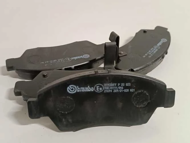 Ecost prekė po grąžinimo Brembo P28023 Front Disc Brake Pad - Set of 4 (Atnaujinta)