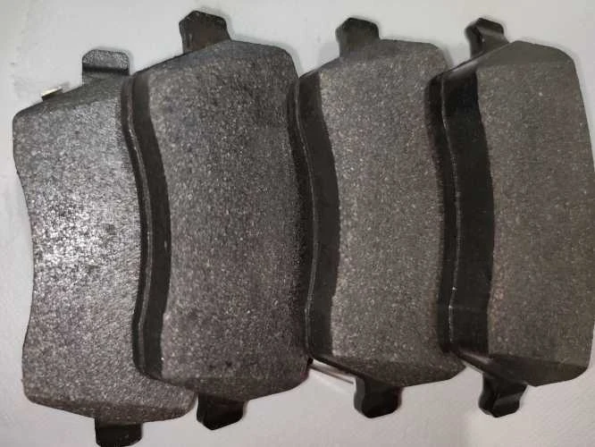 Ecost prekė po grąžinimo Brembo P56086 Front Disc Brake Pad - Set of 4 (Atnaujinta)