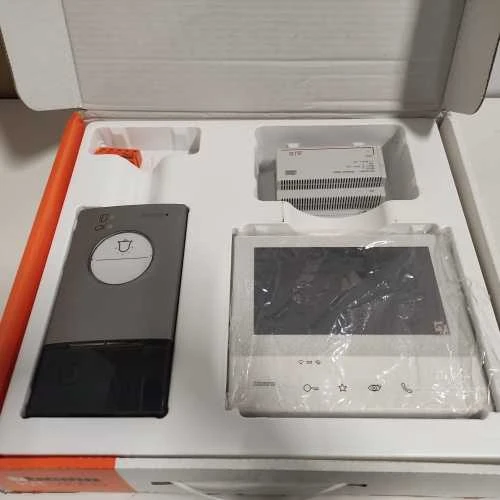 Ecost prekė po grąžinimo Bticino 363911 Flex One 2Wire vaizdo įrašų intercom WLAN SET, 300x13E klasė (Atnaujinta)