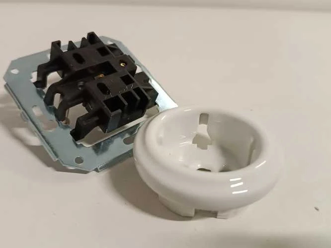 Ecost prekė po grąžinimo Fontini 31-212-17-2 - Socket 16 A Porcelain Baltas (Atnaujinta)