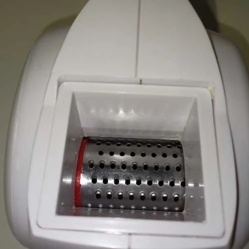Ecost prekė po grąžinimo Girmi GT0201 GT02 Grater with Stainless Steel Wheels - Baltas/Raudona (Atnaujinta)