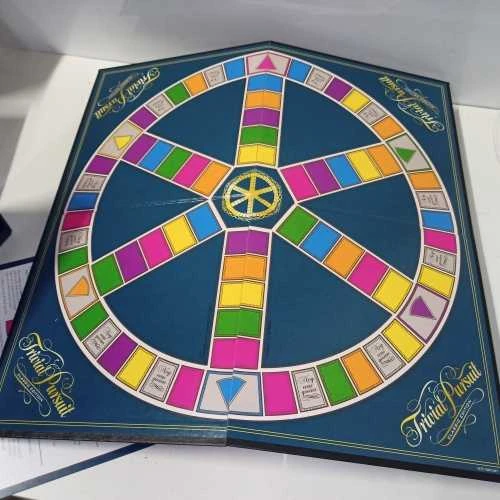 Ecost prekė po grąžinimo Hasbro C1940104 Trivial Pursuit: Klasikinis žaidimas (Atnaujinta)