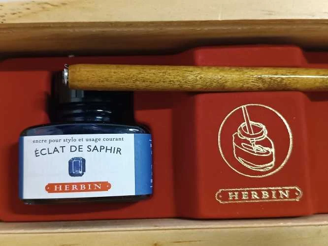 Ecost prekė po grąžinimo Herbin 27016T - A wooden box '' Sapphire eclat '' Compret a wooden puck, 5 (Atnaujinta)